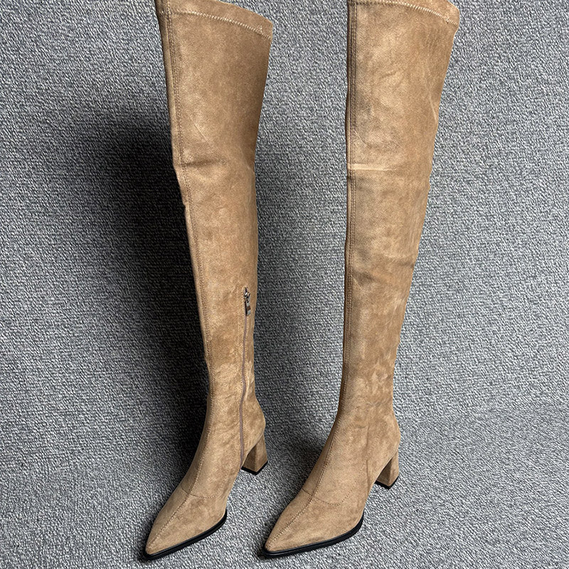 Street Fashion Rome - Botas por encima de la rodilla