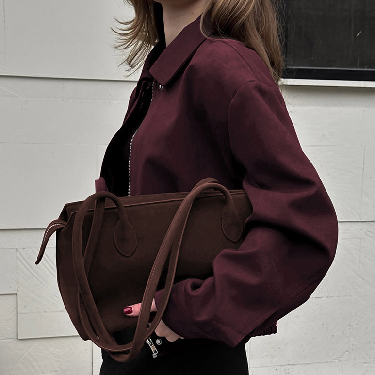 Otoño Invierno 2025 vino rojo  - Street Fashion Fall 2025 reseña y precio